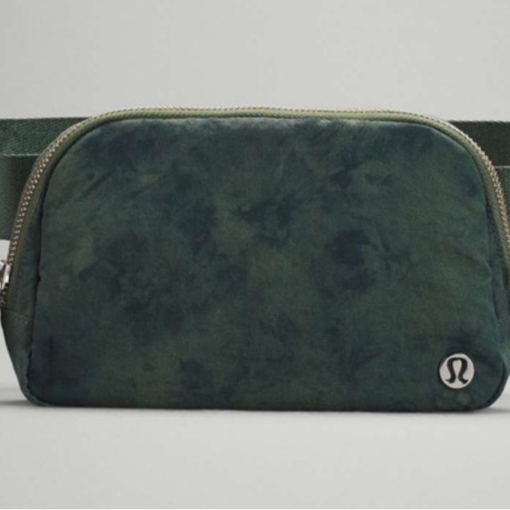 1L lululemon Belt Bag